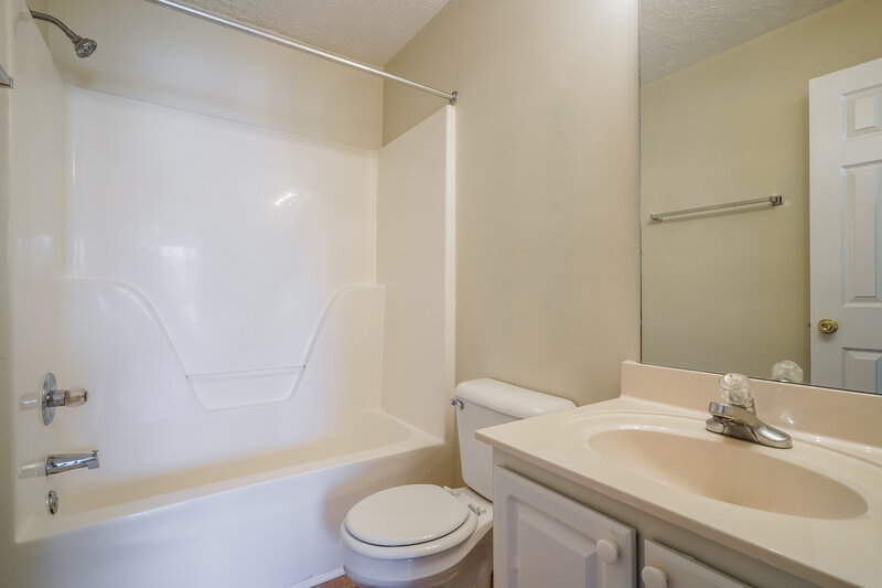 2,050/Mo, 305 Indian Park Dr Murfreesboro, TN 37128 Bathroom View