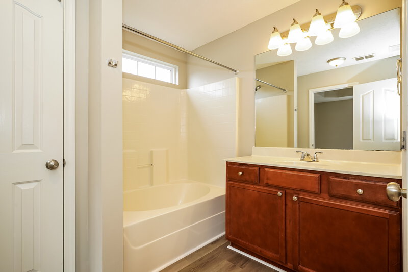 1,985/Mo, 1081 Lakewalk Dr Antioch, TN 37013 Main Bathroom View