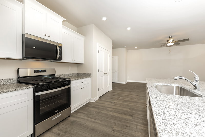 2,225/Mo, 3513 Quintana Dr Murfreesboro, TN 37127 Kitchen View 3