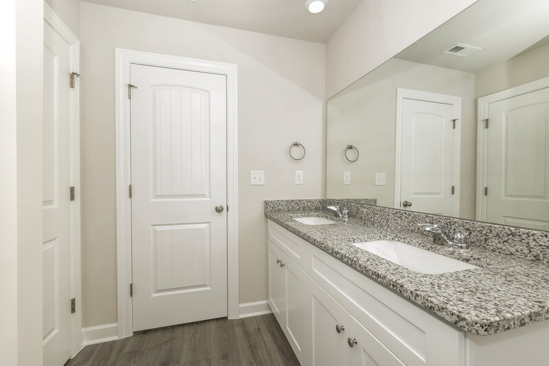 2,225/Mo, 3513 Quintana Dr Murfreesboro, TN 37127 Main Bathroom View 2