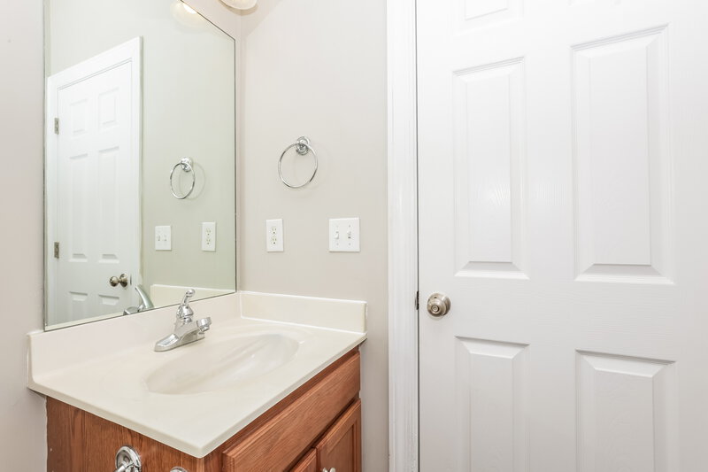 2,085/Mo, 3326 Hamberton Cir Murfreesboro, TN 37128 Bathroom View 2