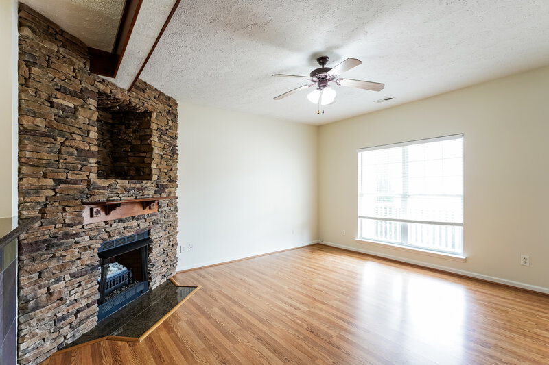 2,000/Mo, 7212 Legacy Dr Antioch, TN 37013 Living Room View