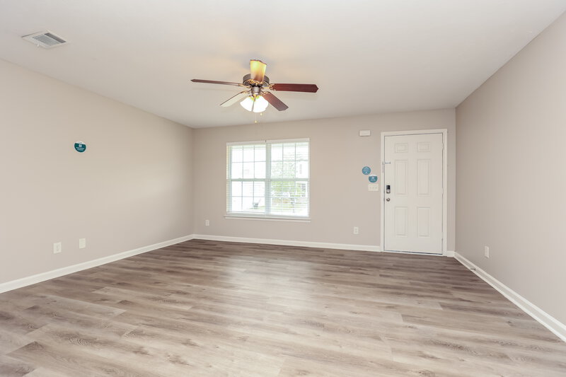 2,215/Mo, 329 Sarna Dr La Vergne, TN 37086 Living Room View