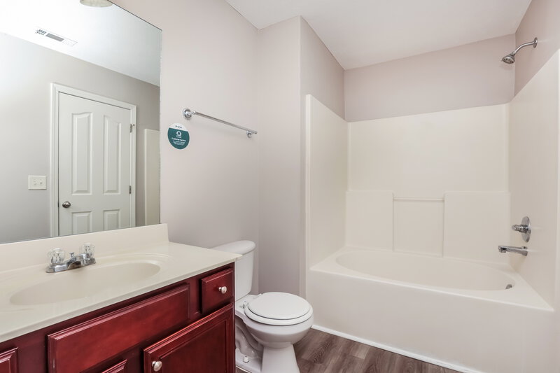 2,215/Mo, 329 Sarna Dr La Vergne, TN 37086 Bathroom View