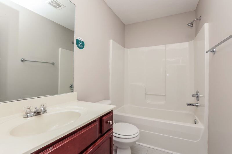 2,215/Mo, 329 Sarna Dr La Vergne, TN 37086 Bathroom View 2