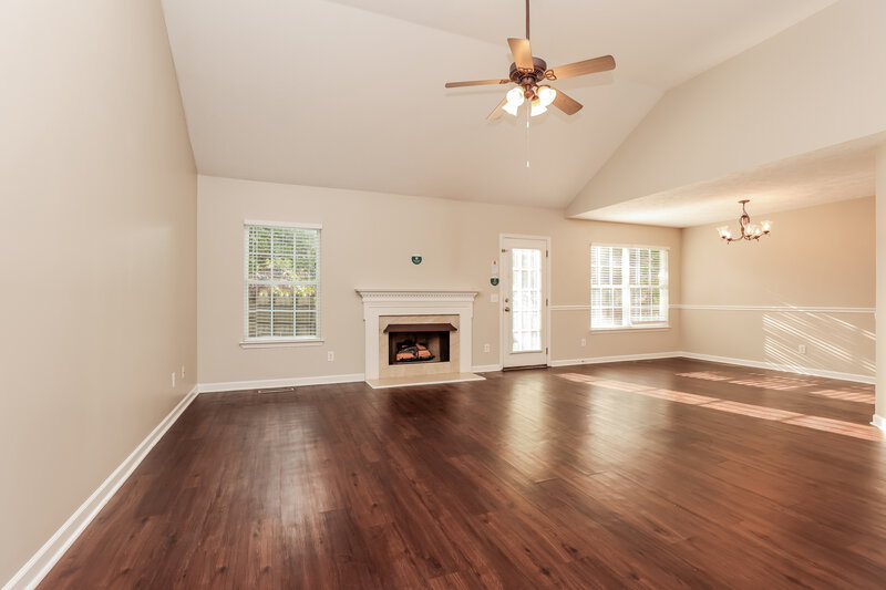 2,150/Mo, 1057 Blue Mountain Ln Antioch, TN 37013 Living Room View 2