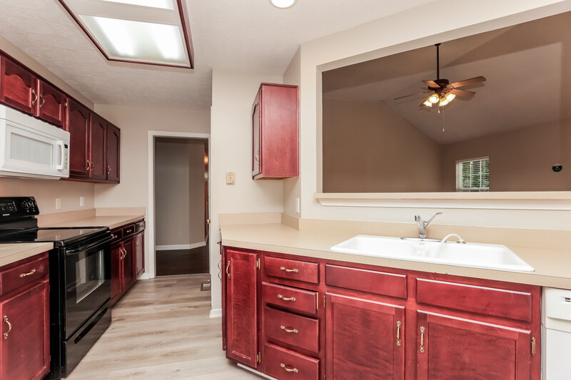 2,150/Mo, 1057 Blue Mountain Ln Antioch, TN 37013 Kitchen View 2