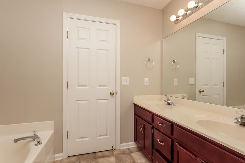 2,150/Mo, 1057 Blue Mountain Ln Antioch, TN 37013 Main Bathroom View 2
