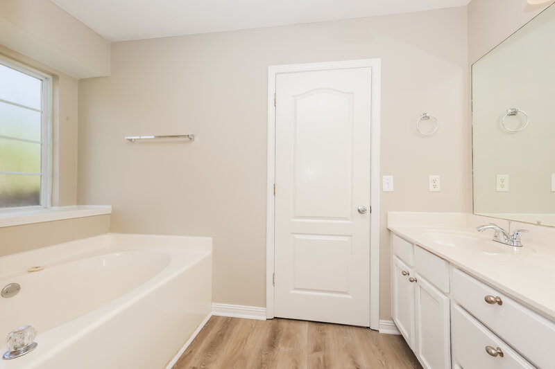 2,290/Mo, 373 Davids Way La Vergne, TN 37086 Main Bathroom View 2