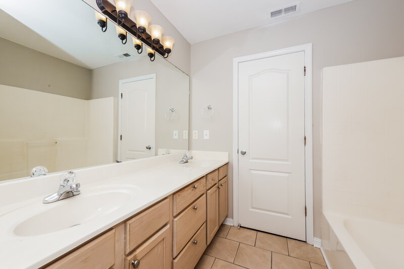 2,290/Mo, 373 Davids Way La Vergne, TN 37086 Bathroom View 2