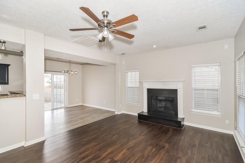 2,100/Mo, 8801 Cressent Glen Ct Antioch, TN 37013 Living Room View