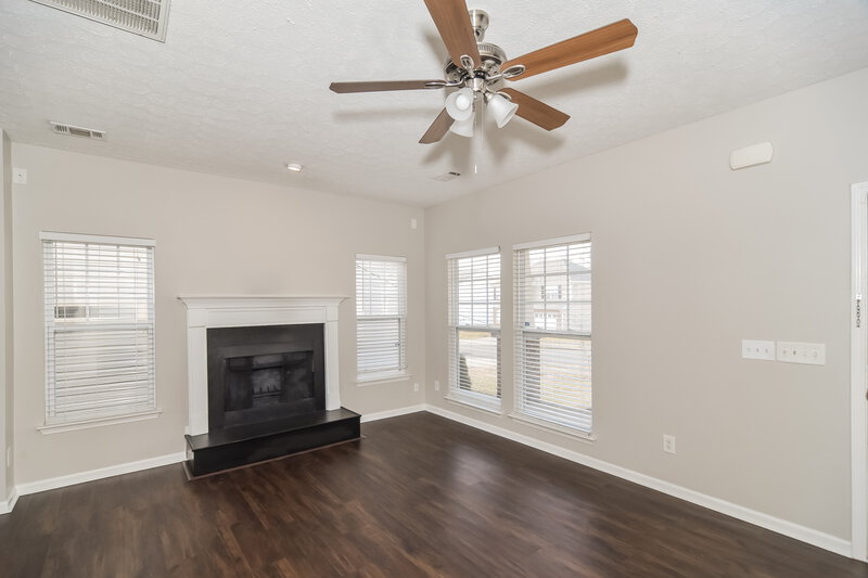 2,100/Mo, 8801 Cressent Glen Ct Antioch, TN 37013 Living Room View 2