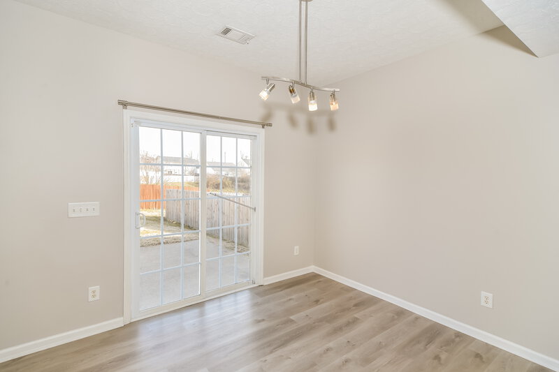 2,100/Mo, 8801 Cressent Glen Ct Antioch, TN 37013 Dining Room View 2