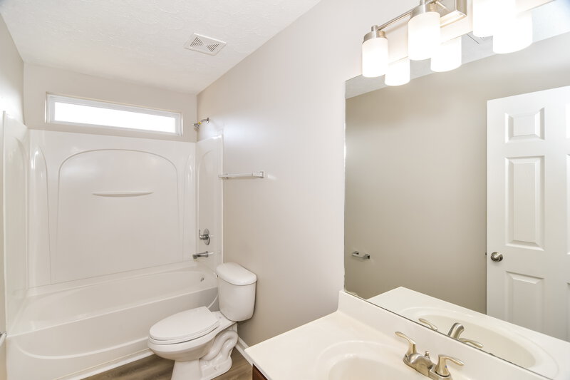 2,100/Mo, 8801 Cressent Glen Ct Antioch, TN 37013 Bathroom View