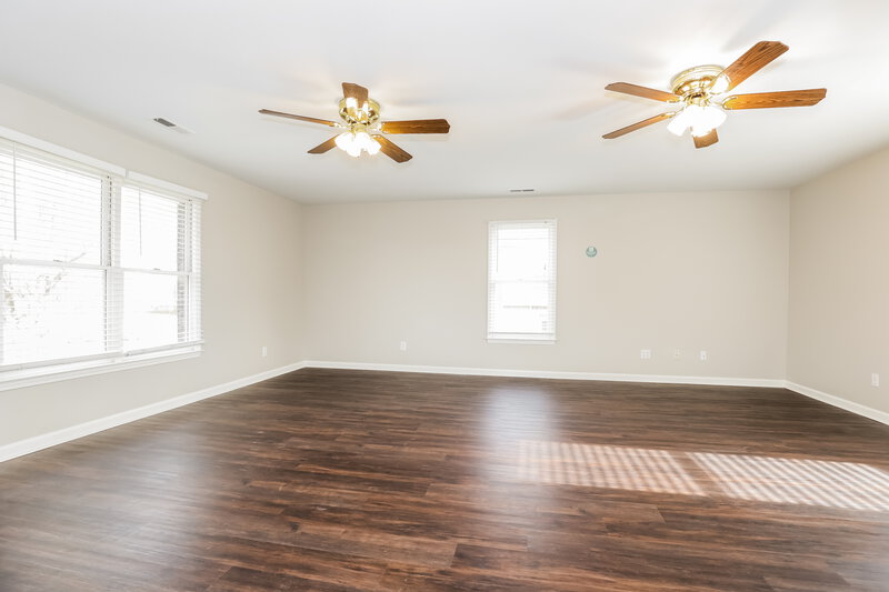 2,635/Mo, 404 Hump Cir Spring Hill, TN 37174 Family Room View