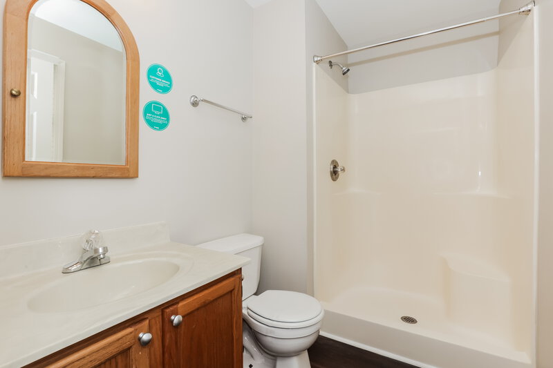 2,635/Mo, 404 Hump Cir Spring Hill, TN 37174 Main Bathroom View