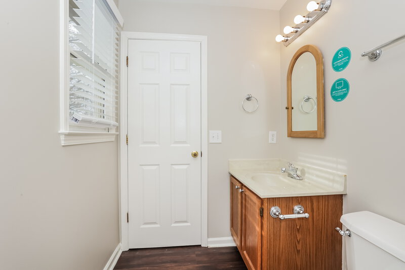 2,635/Mo, 404 Hump Cir Spring Hill, TN 37174 Main Bathroom View 2