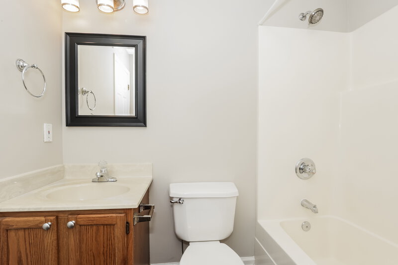 2,635/Mo, 404 Hump Cir Spring Hill, TN 37174 Bathroom View 2