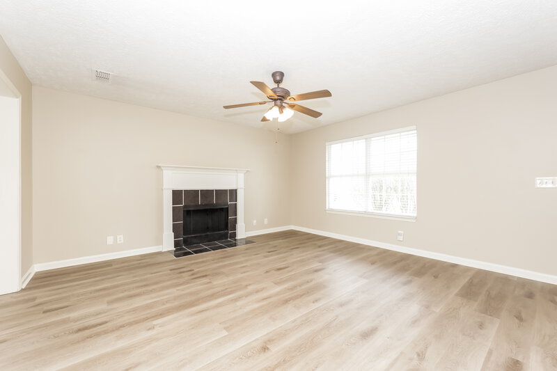 2,850/Mo, 1535 Saint Andrews Dr Murfreesboro, TN 37128 Living Room View 2