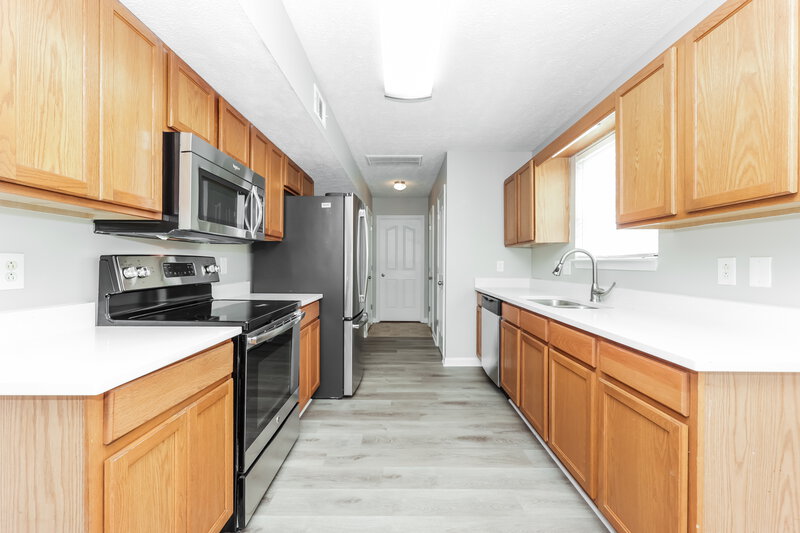 2,850/Mo, 1535 Saint Andrews Dr Murfreesboro, TN 37128 Kitchen View