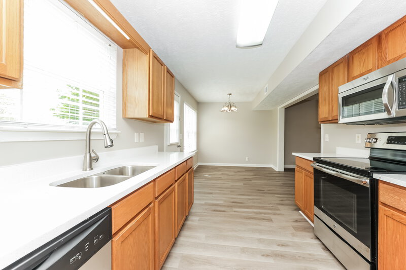 2,850/Mo, 1535 Saint Andrews Dr Murfreesboro, TN 37128 Kitchen View 2