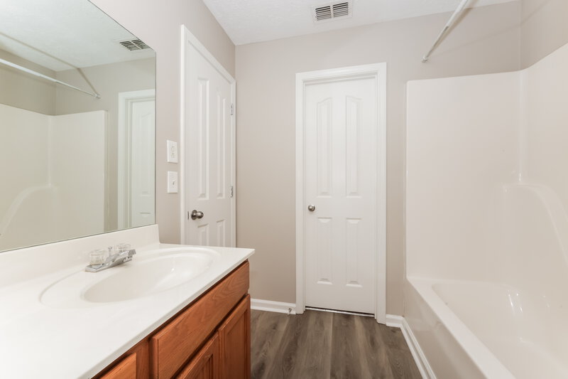 2,850/Mo, 1535 Saint Andrews Dr Murfreesboro, TN 37128 Main Bathroom View 2