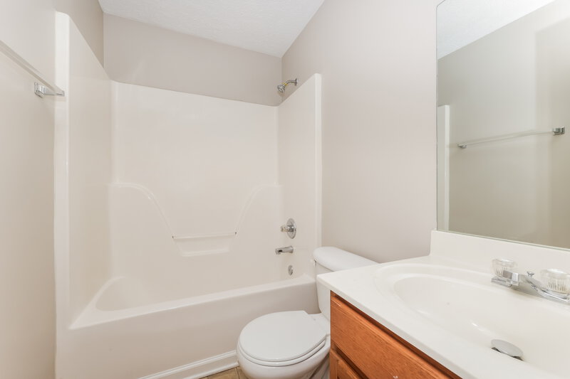 2,850/Mo, 1535 Saint Andrews Dr Murfreesboro, TN 37128 Bathroom View