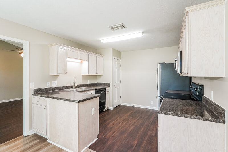 2,275/Mo, 7375 Ole Nottingham Dr Antioch, TN 37013 Kitchen View 2