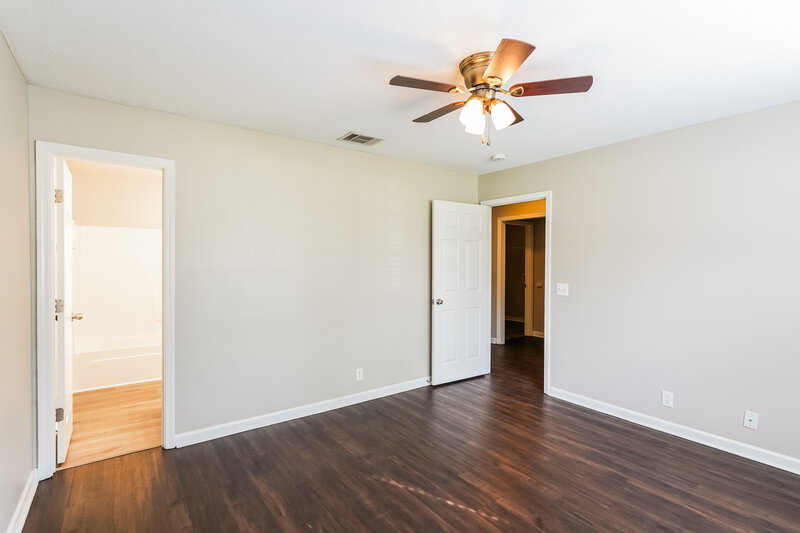 2,275/Mo, 7375 Ole Nottingham Dr Antioch, TN 37013 Main Bedroom View 2