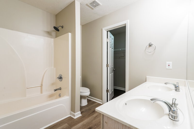 2,275/Mo, 7375 Ole Nottingham Dr Antioch, TN 37013 Main Bathroom View