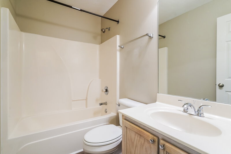 2,275/Mo, 7375 Ole Nottingham Dr Antioch, TN 37013 Bathroom View