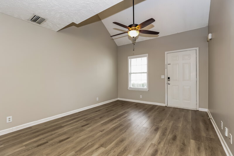 2,100/Mo, 4825 Nina Marie Ave Murfreesboro, TN 37129 Living Room View 2