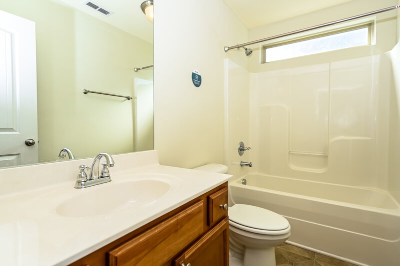 1,890/Mo, 2101 Longhunter Chase Dr Spring Hill, TN 37174 Bathroom View