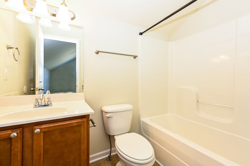 1,890/Mo, 2101 Longhunter Chase Dr Spring Hill, TN 37174 Bathroom View 2