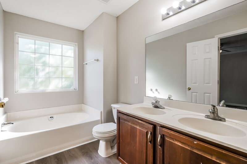 2,390/Mo, 5404 Sunnyvale Dr Antioch, TN 37013 Main Bathroom View