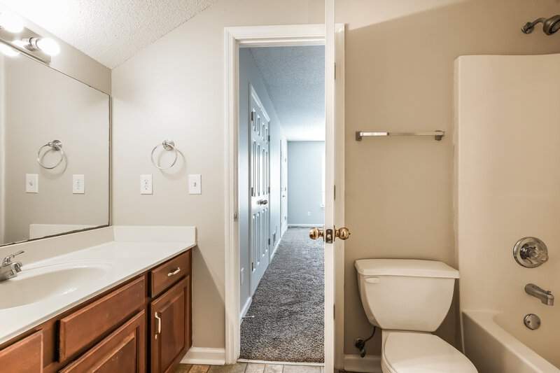 2,390/Mo, 5404 Sunnyvale Dr Antioch, TN 37013 Bathroom View
