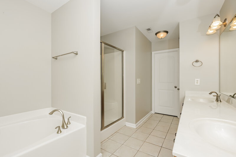 3,110/Mo, 2447 Cason Ln Murfreesboro, TN 37128 Main Bathroom View