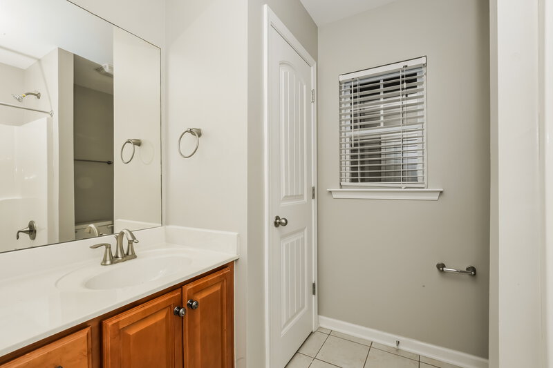 3,110/Mo, 2447 Cason Ln Murfreesboro, TN 37128 Bathroom View 2