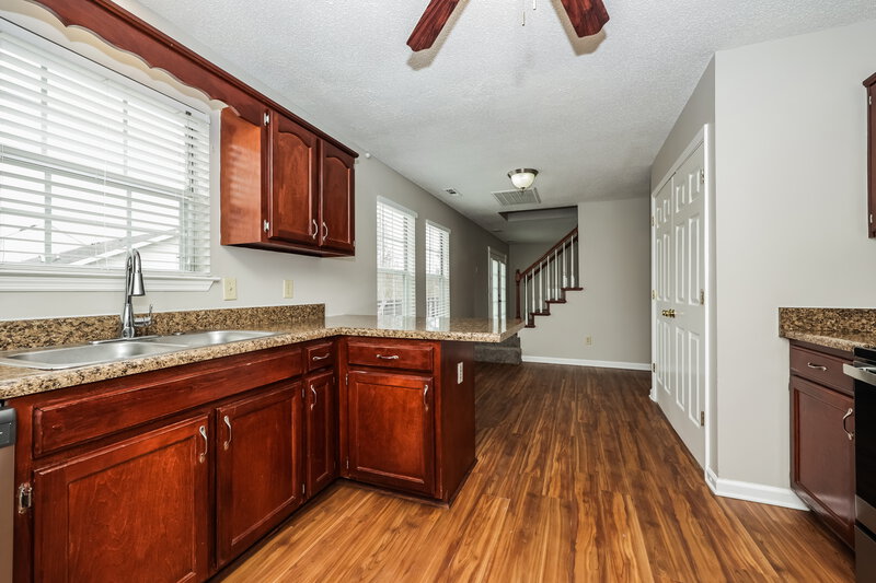 2,360/Mo, 805 Forest Ridge Dr La Vergne, TN 37086 Kitchen View