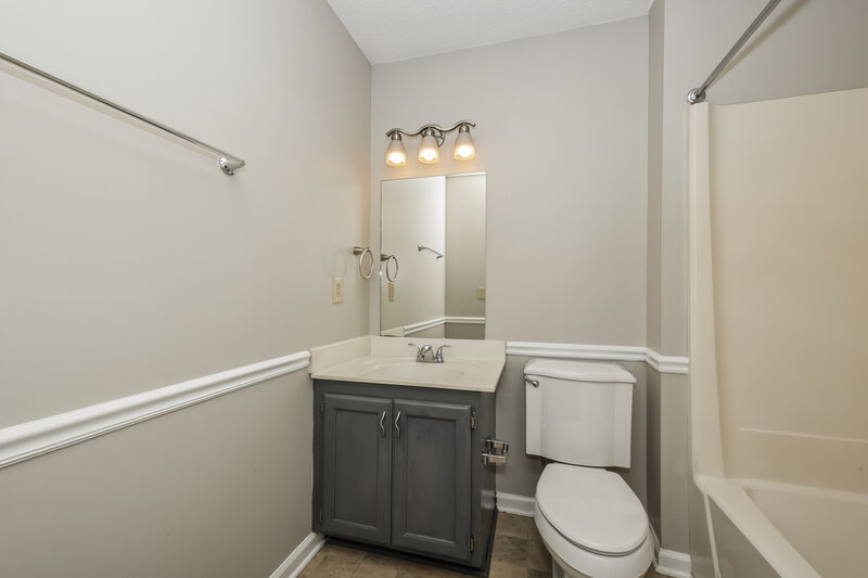 2,360/Mo, 805 Forest Ridge Dr La Vergne, TN 37086 Bathroom View