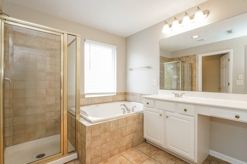 2,690/Mo, 1536 Rachaels Rdg Hermitage, TN 37076 Main Bathroom View