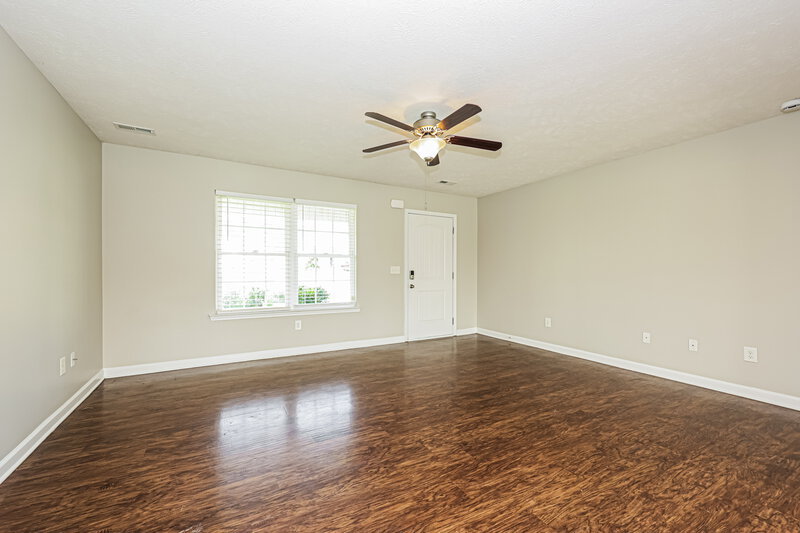 2,290/Mo, 624 Big Hurricane Dr La Vergne, TN 37086 Living Room View 2