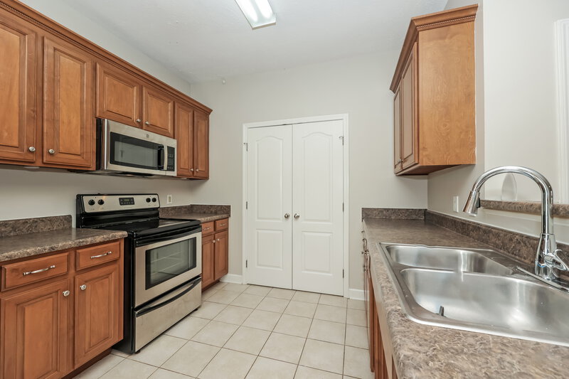 2,065/Mo, 3306 Hamberton Cir Murfreesboro, TN 37128 Kitchen View 2