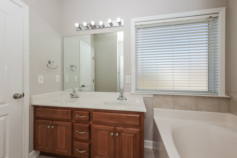 2,065/Mo, 3306 Hamberton Cir Murfreesboro, TN 37128 Main Bathroom View 2