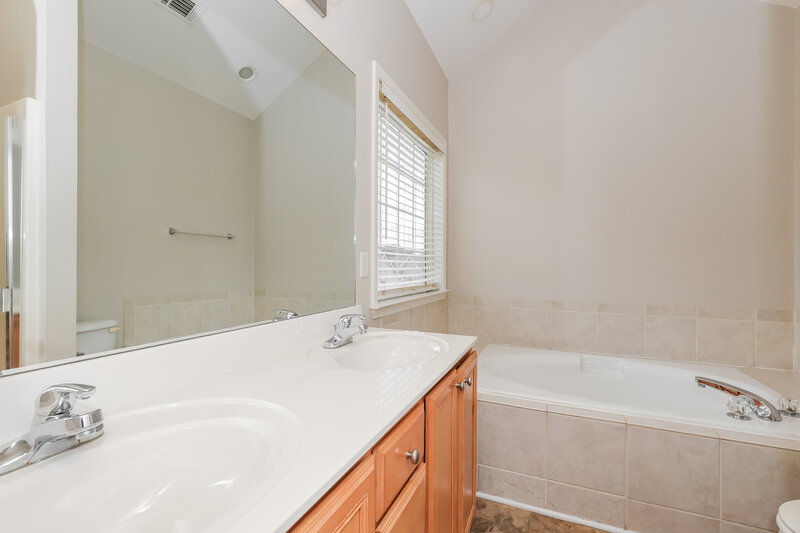 2,190/Mo, 1606 Safe Harbor Ct Spring Hill, TN 37174 Main Bathroom View