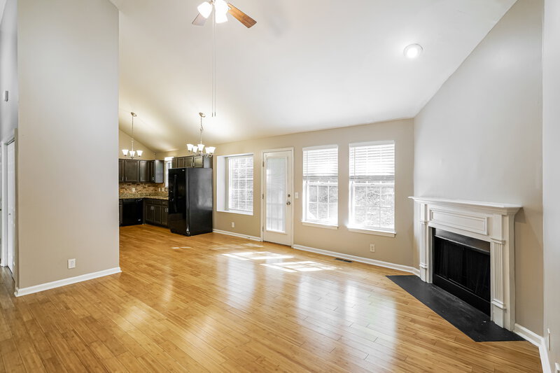 2,385/Mo, 5036 Countryside Dr Antioch, TN 37013 Living Room View 2
