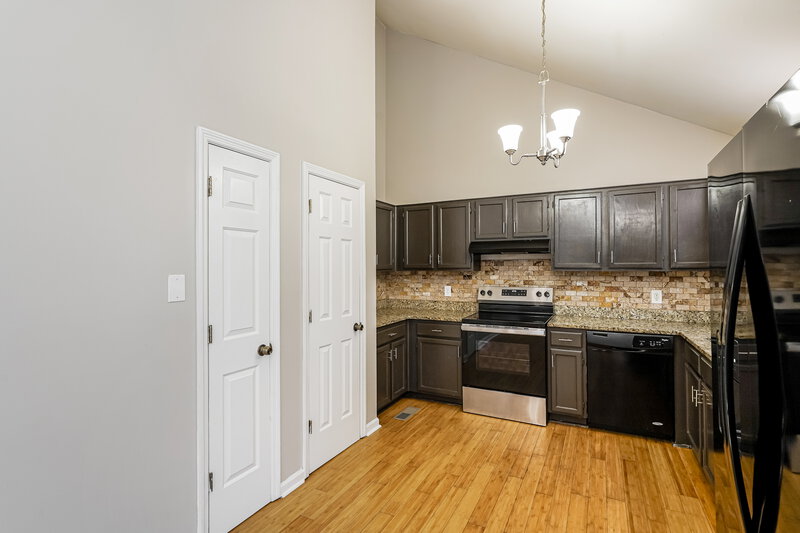 2,385/Mo, 5036 Countryside Dr Antioch, TN 37013 Kitchen View 2