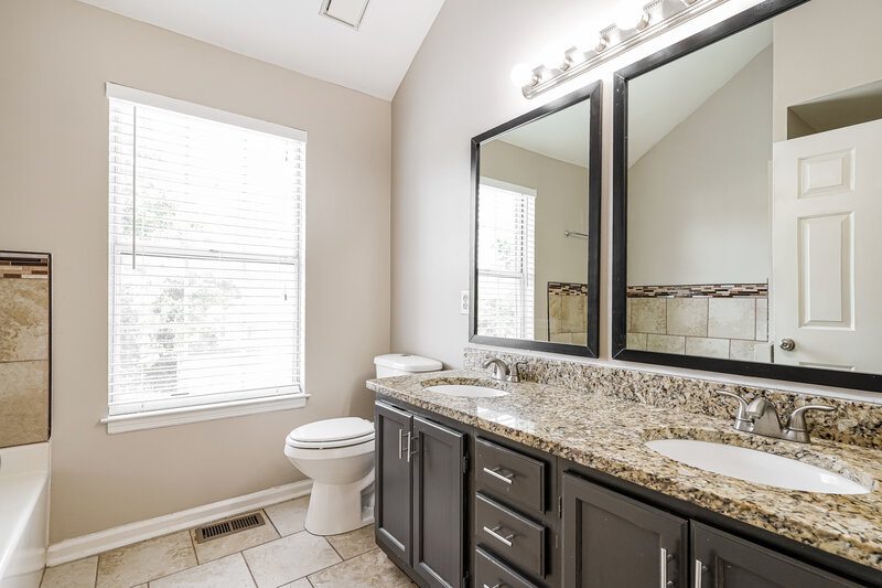 2,385/Mo, 5036 Countryside Dr Antioch, TN 37013 Main Bathroom View