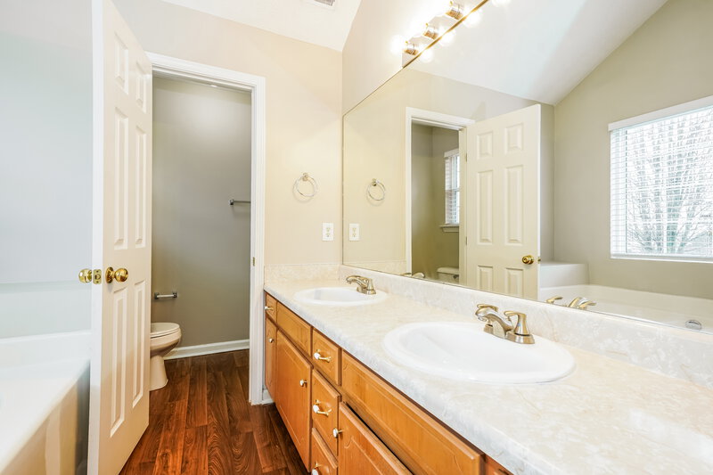 1,905/Mo, 202 Zenith Ct Smyrna, TN 37167 Main Bathroom View