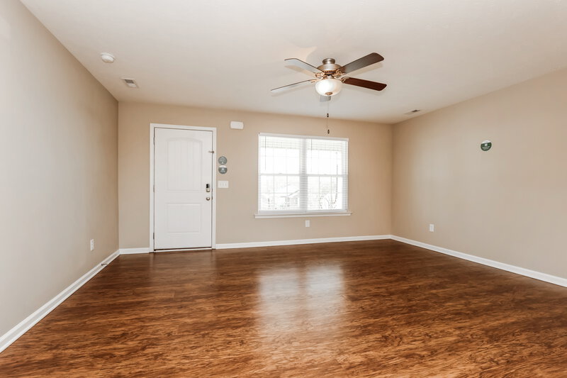 2,100/Mo, 637 Big Hurricane Dr La Vergne, TN 37086 Living Room View